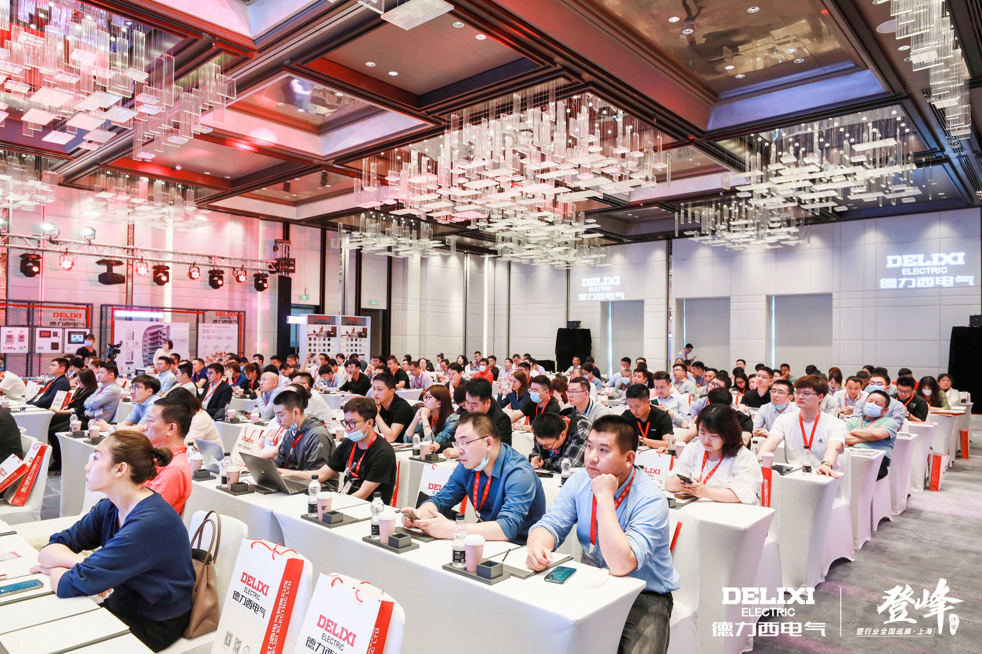 上海站1.jpg 上海站1.jpg